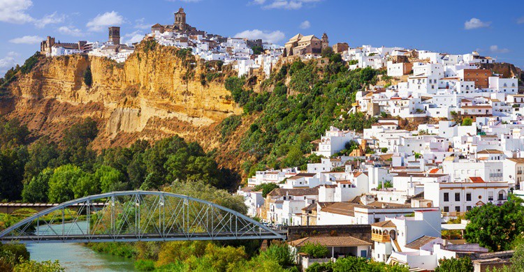 Vista panorámica de Arcos de la Frontera. JoseIgnacioSoto (iStock)