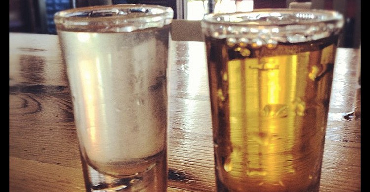 chupito de bar en primavera Pickleback