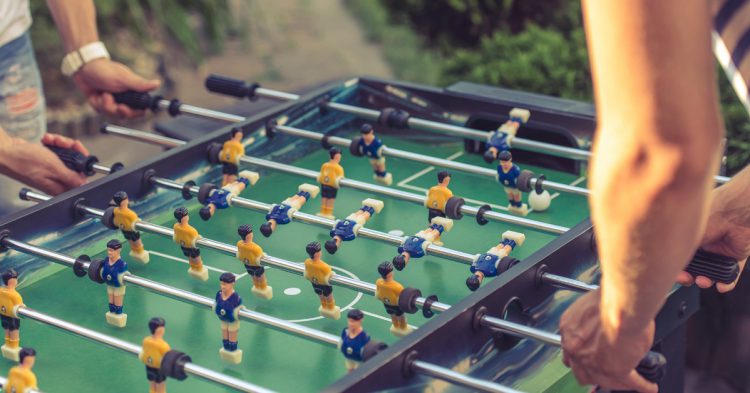 Futbolín en un bar de Madrid