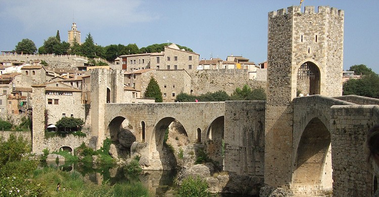 El famoso puente de Besalú