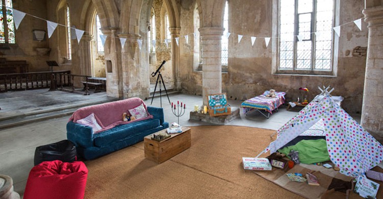Acampada en la iglesia (web de www.champing.co.uk)