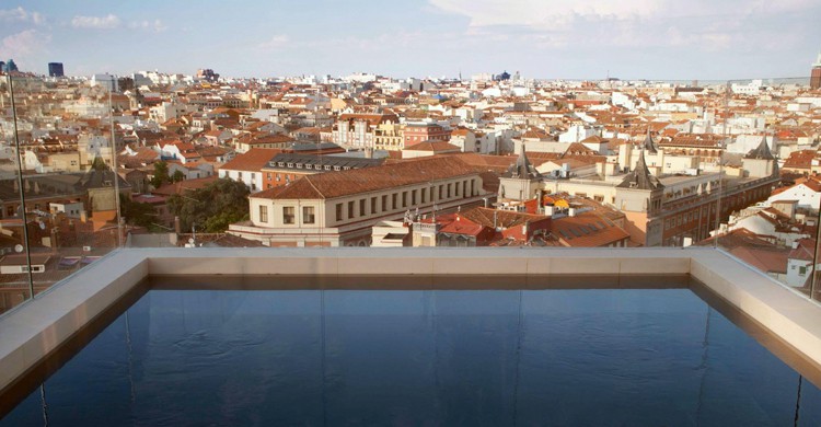 Sky Pool del Dear Hotel (Dear Hotel, Facebook)