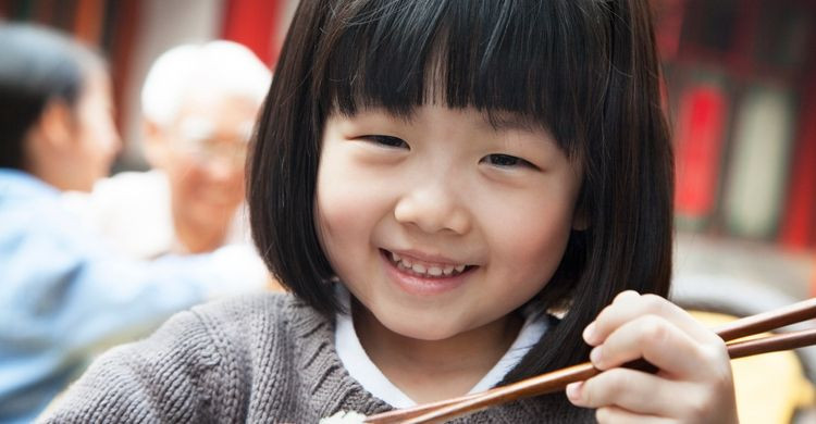 Vendado de pies a niñas chinas (istock)