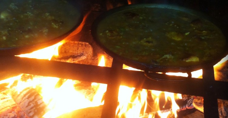 Paellas al fuego (Restaurante Casa Famós, Google +)
