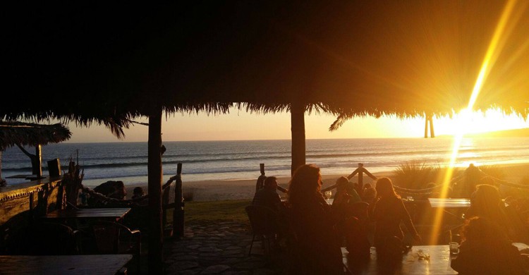 Puesta de sol (La Cabaña de Bolonia, Facebook)