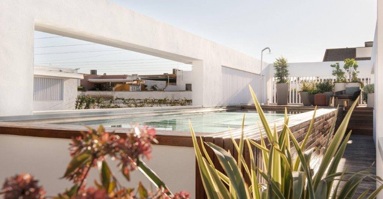 Piscina en la zotea (Mercer Sevilla, Facebook)