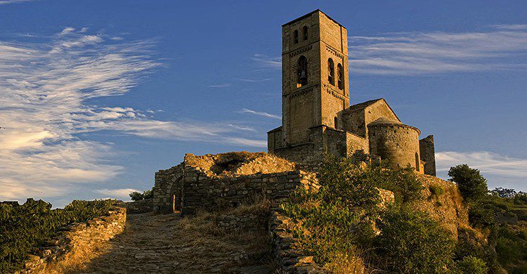 Vistas de la iglesia de Montañana