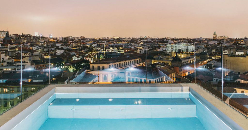 Sigue leyendo 10 piscinas en azoteas para darte un chapuzón este verano