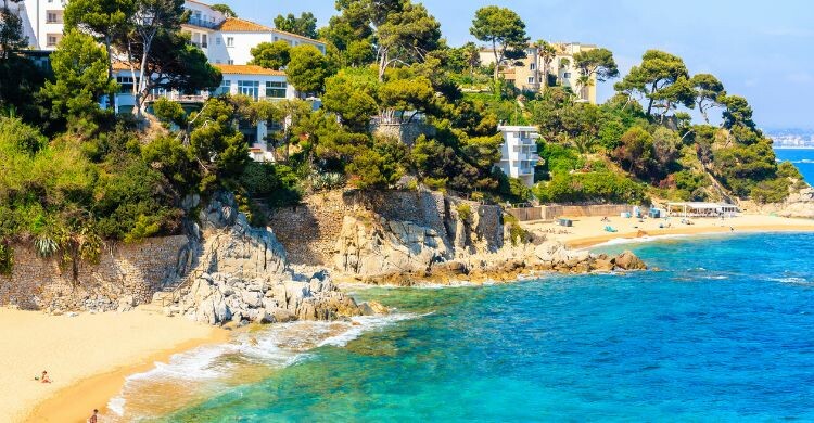 Playa Cap Roig (Adobe Stock)
