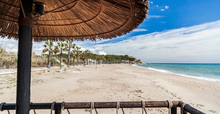 Playa Creixell (Adobe Stock)
