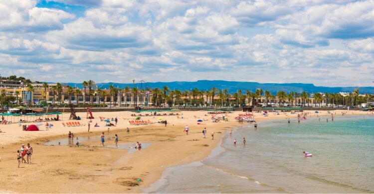 Playa La Pineda (Adobe Stock)