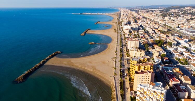 Playa de Cunit, Costa Dorada (Adobe Stock)