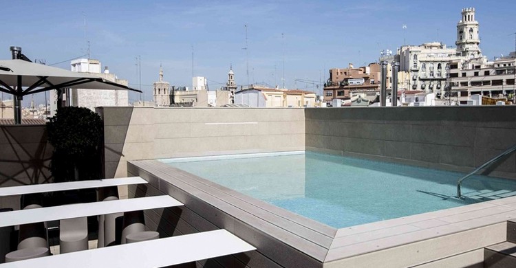 Pequeña piscina del hotel (Web del Vincci Mercat)