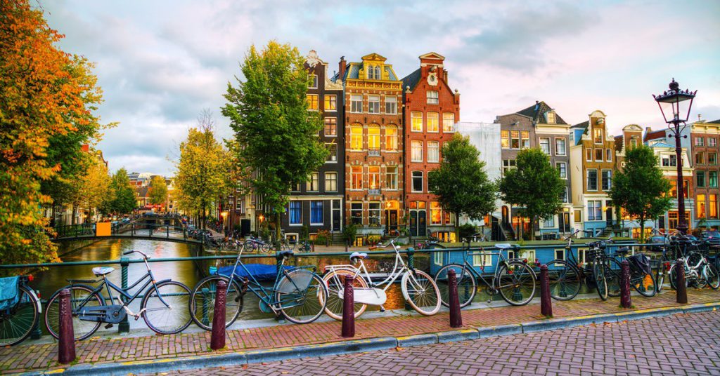 Fotografía de una calle de Amsterdam.