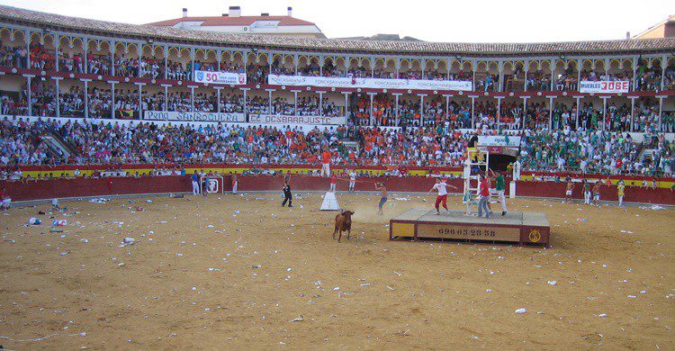 Plaza de toros de Calatayud en fiestas. HeSaGa (Wikipedia Creative Commons)