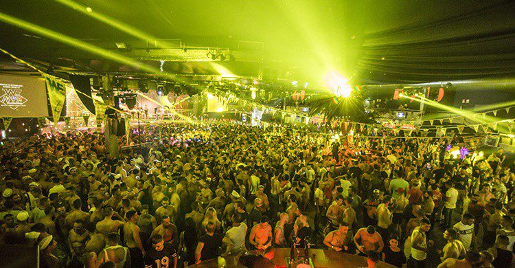 Fiesta en La Riviera. (http://www.wepartyontour.com/)