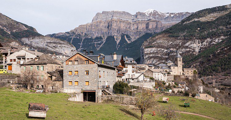 Vistas del pueblo de Torla