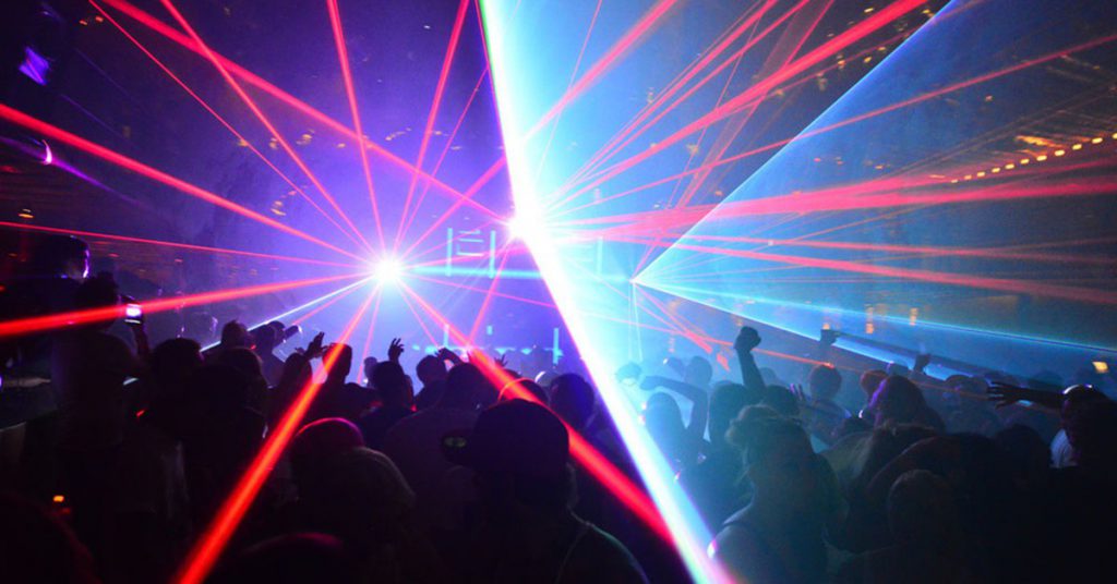 Fotografía de una fiesta en la discoteca Amnesia de Ibiza.