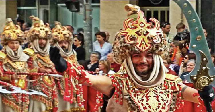 Hogueras y fiestas en Raspeig en verano