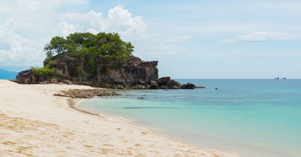 Fotografía de una playa en las islas Koh Khai.