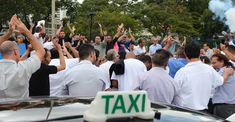 Los taxistas en pie de guerra contra Uber y Cabify (Fuente: Agencia Brasil Fotografías / Flickr)