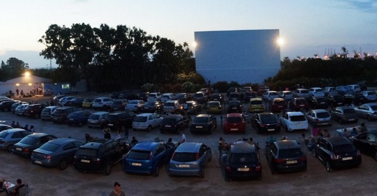 Antes de la sesión (Autocine STAR, Twitter)