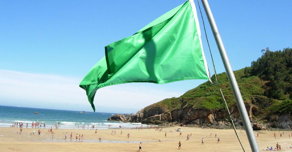 Sigue leyendo ¿Sabes qué significan las banderas de playa?