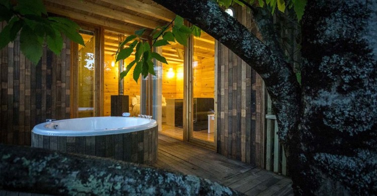 El jacuzzi de una de las cabañas (Cabañitas del Bosque, Facebook)