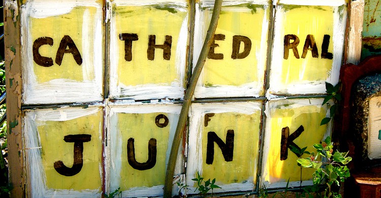 Cathedral of Junk (Andreanna Moya Photography, Foter)