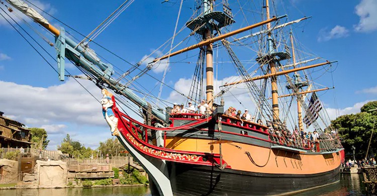 Sailing Ship Columbia (Web de Disneyland)