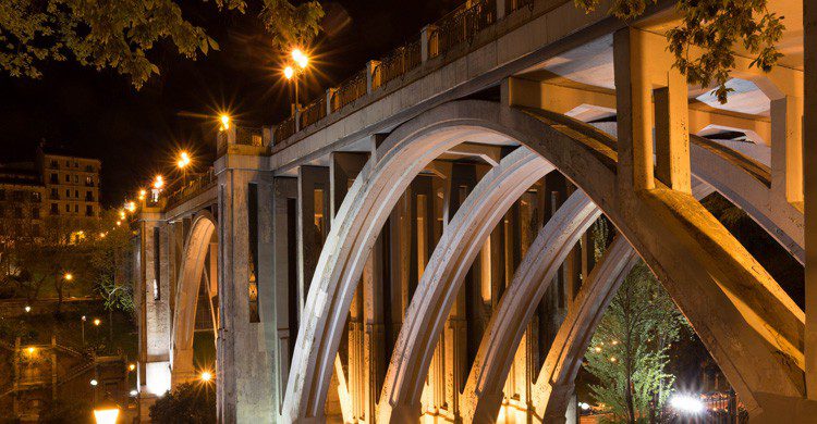 El Viaducto de Segovia se eleva a 23 metros del suelo (Fuente: Victor Rivera / Flickr)