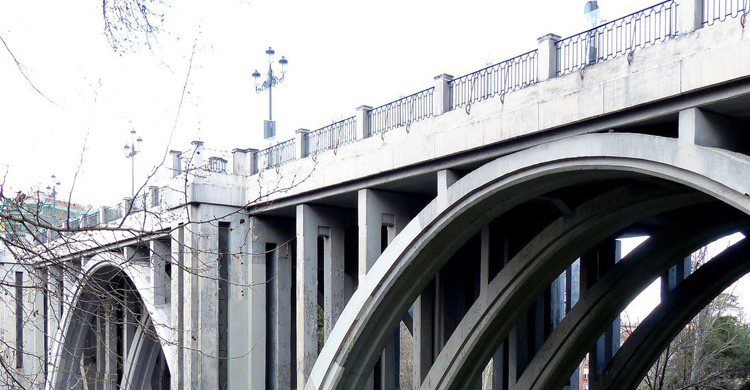La crónica negra ha tenido al Viaducto de Segovia como protagonista en multitud de ocasiones (Fuente: Mykoka Vynograddov / Flickr)