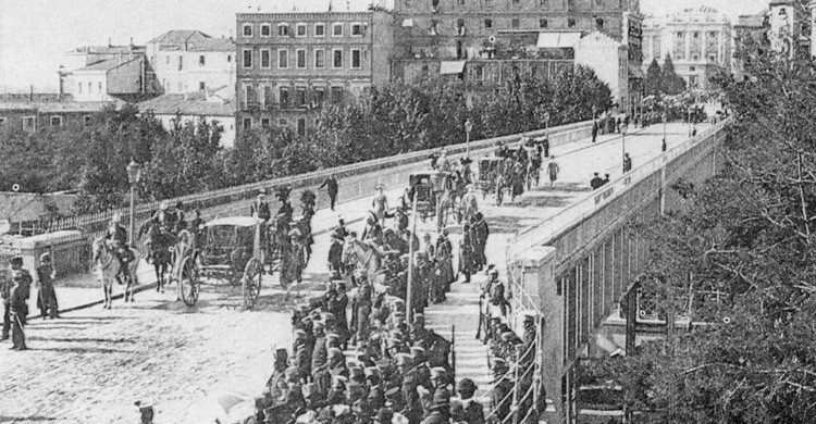 Imágenes históricas del Viaducto de Segovia en Madrid (Fuente: Mn Gyver / Flickr, a partir del coleccionable de Diario16 "Recuerdos de Madrid")
