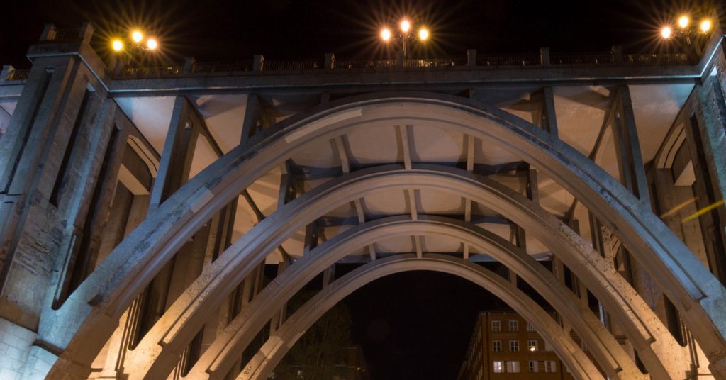 Sigue leyendo 5 curiosidades del viaducto de Segovia en Madrid