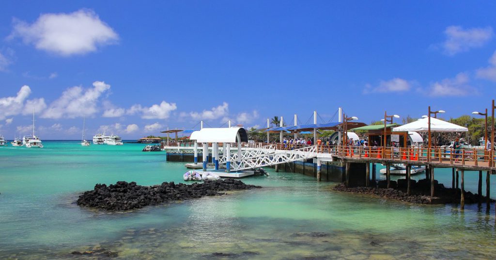 image muelle puerto Ayora Galápagos