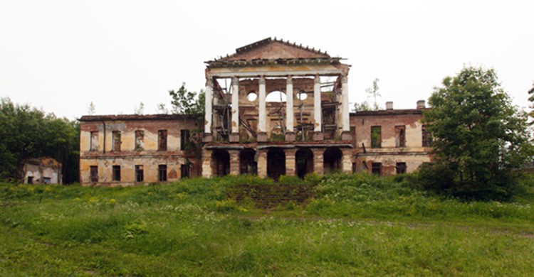 Facha del Palacio Ropsha, Rusia