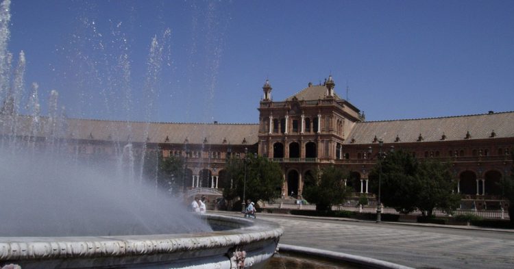 Lo apetecibles que son las fuentes de Sevilla con las altas temperaturas (Fuente: Eva San / Flickr)