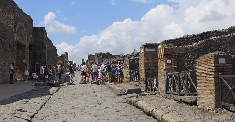 Turistas visitando Pompeya (flickr)