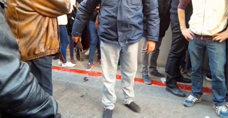 Con la rata en la mano (Película Santa Fiesta, Facebook)