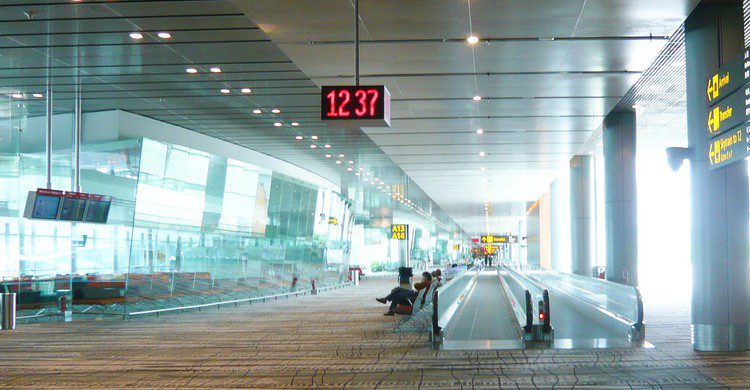 El aeropuerto de Changi es un ejemplo de eficacia entre terminales (Fuente: Andy Mitchell / Flickr)