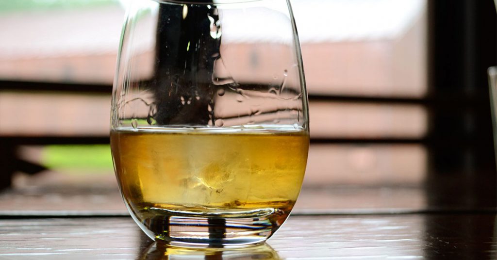 Un turista chino paga 8.800 euros por un vaso de whisky