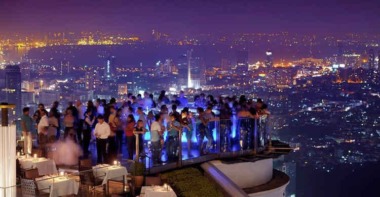 La terraza del bar hasta arriba (Sirocco Sky Bar, Facebook)