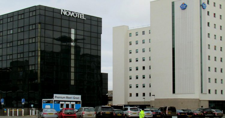 La compañia debe buscarte alojamiento si no puedes tomar tu vuelo (Fuente: Ozzy Delaney / Flickr)