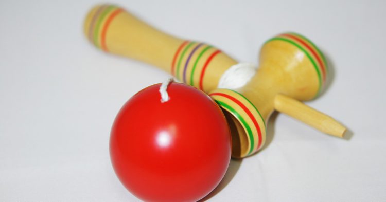 El Kendama, juguete tradicional japonés (Fuente: Mjy Shogun / Flickr) 