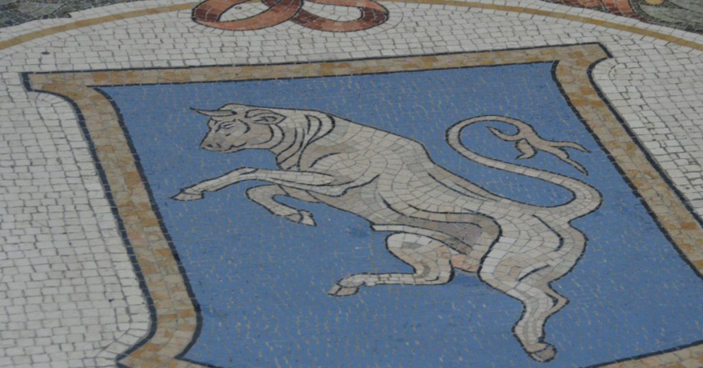 El famoso toro de las Galerías de Victor Manuel II en MIlán (Fuente: Simone Smith / Flickr)