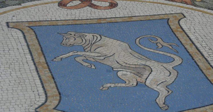 El famoso toro de las Galerías de Victor Manuel II en MIlán (Fuente: Simone Smith / Flickr)