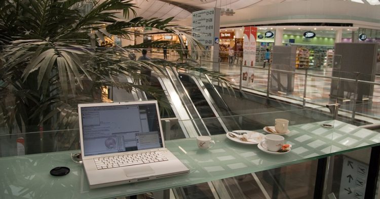 Adelanta la reunión mientras esperas al próximo vuelo tras perder el tuyo (Fuente: Kiran Jonn Alagadda / Flickr)