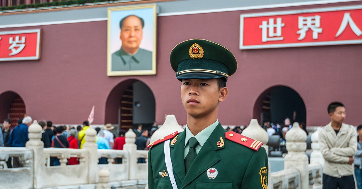 Un soldado chino en la Plaza Tienammen de Pekín