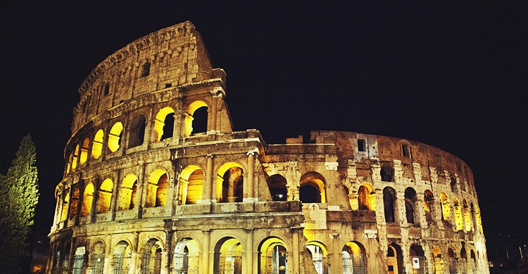El Coliseo iluminado