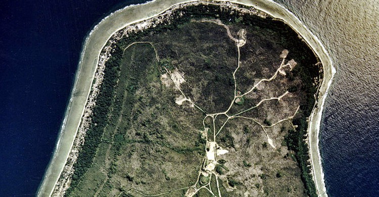 Nauru a vista de satélite (ARM, Wikipedia)